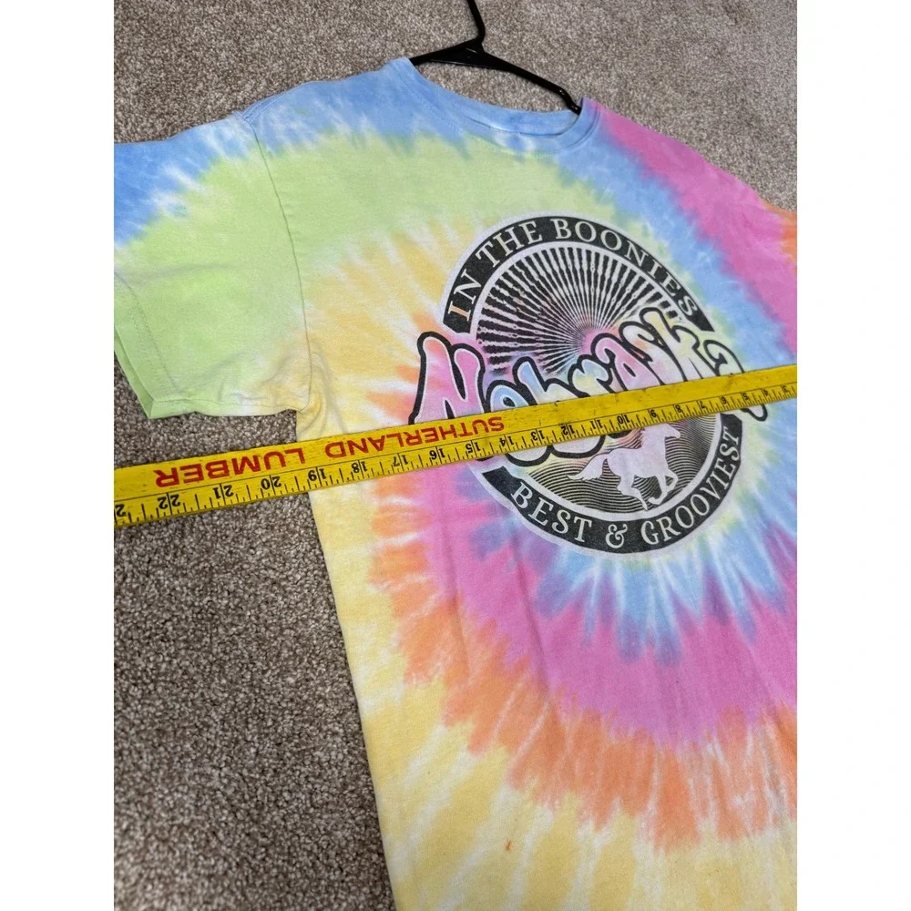 Nebraska In The Boonies Best Grooviest Tie Dye T-Shirt Mens M‎ Retro Americana